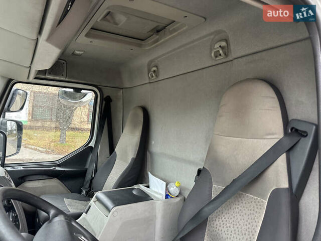 Білий Рено Мідлум, об'ємом двигуна 4.76 л та пробігом 334 тис. км за 19000 $, фото 16 на Automoto.ua