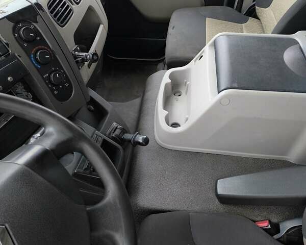 Белый Рено Мидлум, объемом двигателя 4.76 л и пробегом 386 тыс. км за 10400 $, фото 10 на Automoto.ua