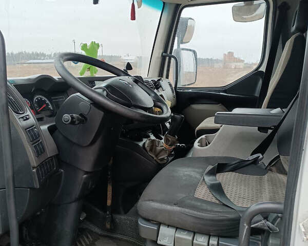 Рено Мідлум 2010 у Києві на Automoto.ua Білий Рено Мідлум, об'ємом двигуна 4.8 л та пробігом 365 тис. км за 22000 $, фото 12 на Automoto.ua