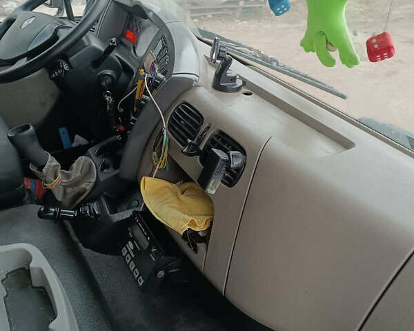 Рено Мідлум 2010 у Києві на Automoto.ua Білий Рено Мідлум, об'ємом двигуна 4.8 л та пробігом 365 тис. км за 22000 $, фото 4 на Automoto.ua