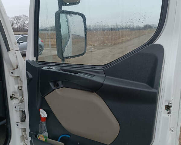 Рено Мідлум 2010 у Києві на Automoto.ua Білий Рено Мідлум, об'ємом двигуна 4.8 л та пробігом 365 тис. км за 22000 $, фото 10 на Automoto.ua