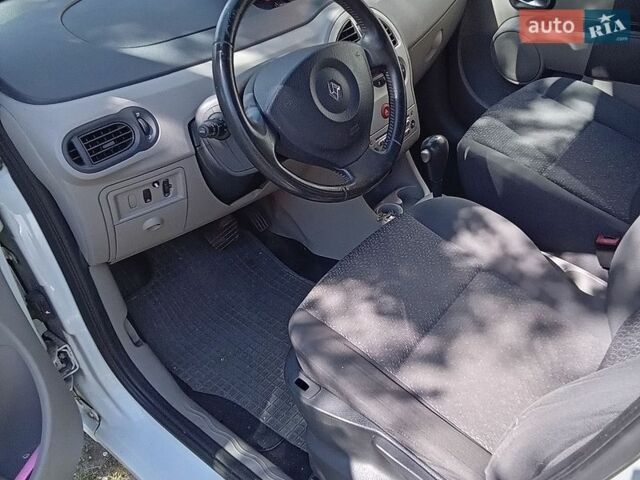 Белый Рено Модус, объемом двигателя 1.6 л и пробегом 146 тыс. км за 4150 $, фото 6 на Automoto.ua