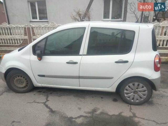 Белый Рено Модус, объемом двигателя 1.4 л и пробегом 240 тыс. км за 3000 $, фото 2 на Automoto.ua