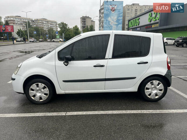 Белый Рено Модус, объемом двигателя 1.5 л и пробегом 127 тыс. км за 4500 $, фото 1 на Automoto.ua