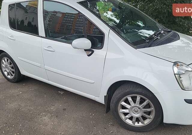 Белый Рено Модус, объемом двигателя 1.25 л и пробегом 165 тыс. км за 3200 $, фото 3 на Automoto.ua