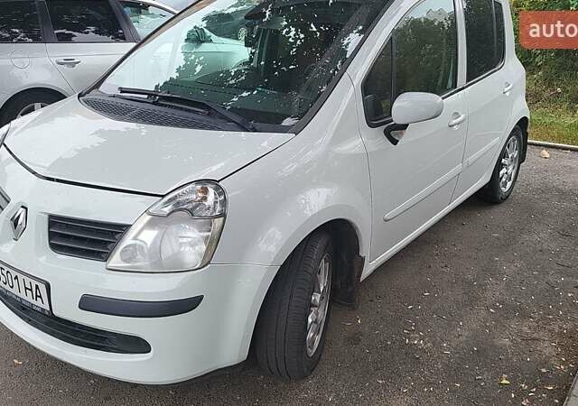 Белый Рено Модус, объемом двигателя 1.25 л и пробегом 165 тыс. км за 3200 $, фото 2 на Automoto.ua