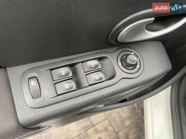 Белый Рено Модус, объемом двигателя 1.6 л и пробегом 196 тыс. км за 5950 $, фото 14 на Automoto.ua