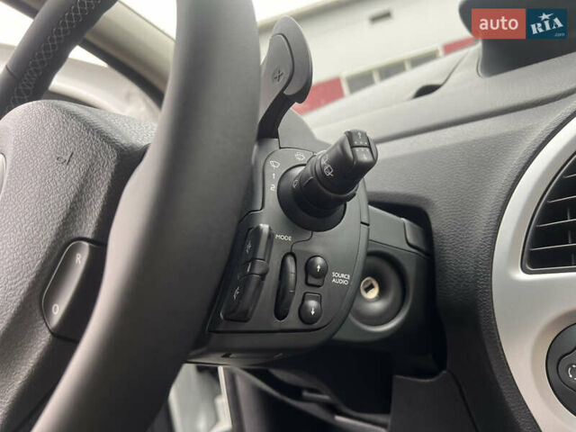 Белый Рено Модус, объемом двигателя 1.6 л и пробегом 196 тыс. км за 5950 $, фото 17 на Automoto.ua