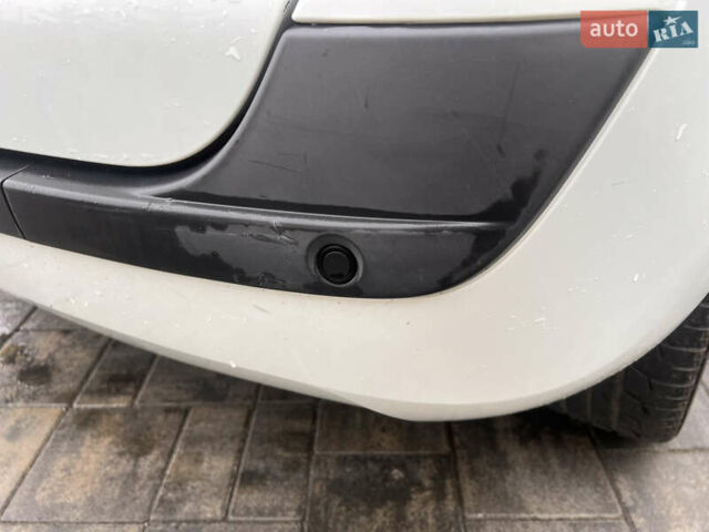 Белый Рено Модус, объемом двигателя 1.6 л и пробегом 196 тыс. км за 5950 $, фото 22 на Automoto.ua