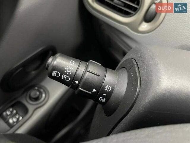 Білий Рено Модус, об'ємом двигуна 1.46 л та пробігом 202 тис. км за 3990 $, фото 19 на Automoto.ua