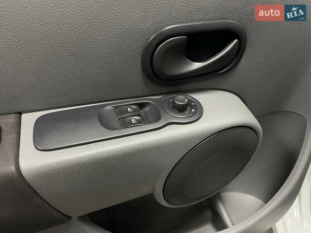 Білий Рено Модус, об'ємом двигуна 1.46 л та пробігом 202 тис. км за 3990 $, фото 17 на Automoto.ua