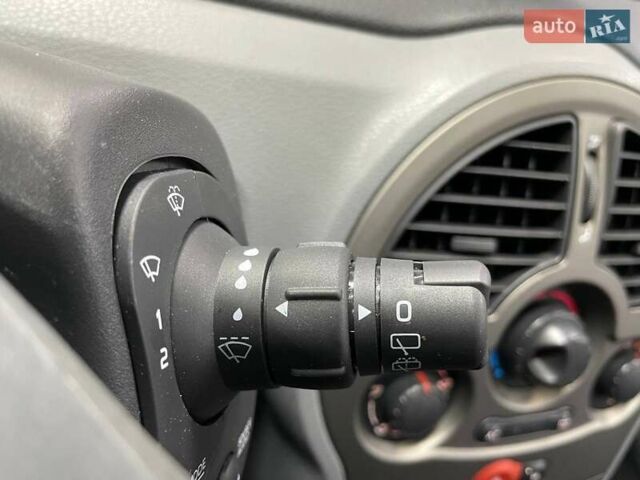 Білий Рено Модус, об'ємом двигуна 1.46 л та пробігом 202 тис. км за 3990 $, фото 21 на Automoto.ua