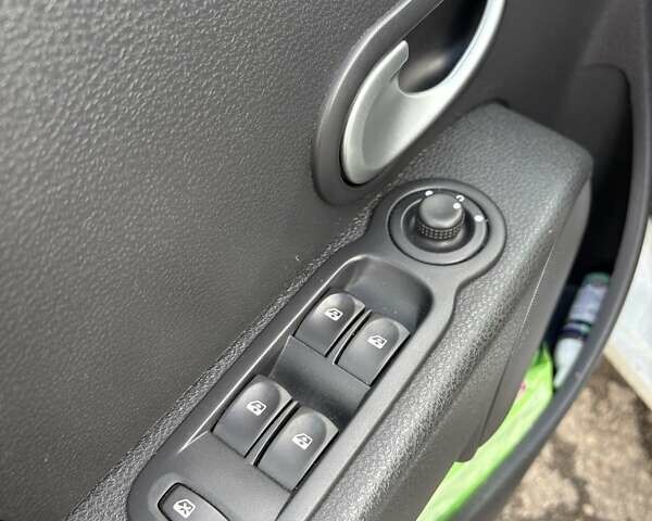 Белый Рено Модус, объемом двигателя 1.6 л и пробегом 135 тыс. км за 5800 $, фото 8 на Automoto.ua