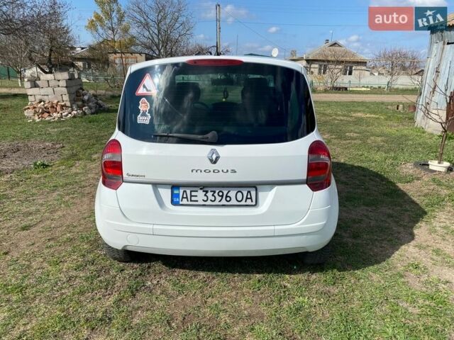 Белый Рено Модус, объемом двигателя 1.6 л и пробегом 148 тыс. км за 6700 $, фото 4 на Automoto.ua