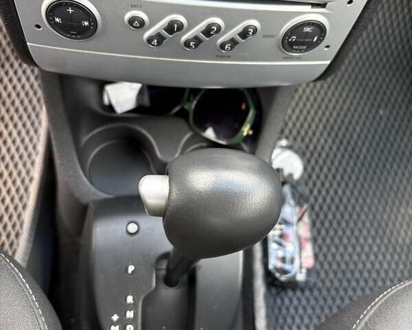 Белый Рено Модус, объемом двигателя 1.6 л и пробегом 135 тыс. км за 5800 $, фото 11 на Automoto.ua