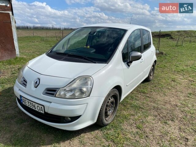 Белый Рено Модус, объемом двигателя 1.6 л и пробегом 148 тыс. км за 6700 $, фото 1 на Automoto.ua