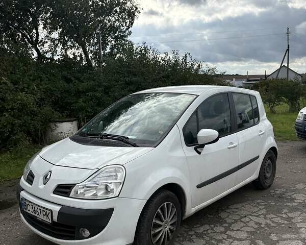 Белый Рено Модус, объемом двигателя 1.6 л и пробегом 135 тыс. км за 5800 $, фото 1 на Automoto.ua