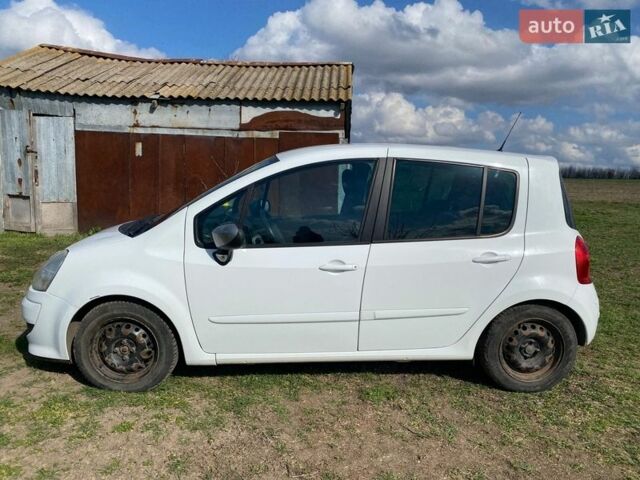 Белый Рено Модус, объемом двигателя 1.6 л и пробегом 148 тыс. км за 6700 $, фото 5 на Automoto.ua
