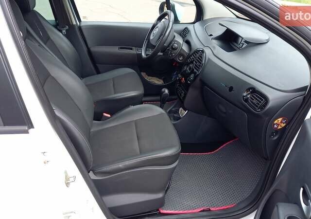 Белый Рено Модус, объемом двигателя 1.6 л и пробегом 162 тыс. км за 5999 $, фото 18 на Automoto.ua