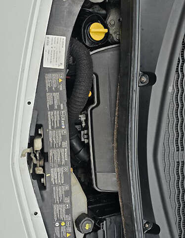 Белый Рено Модус, объемом двигателя 1.2 л и пробегом 128 тыс. км за 5250 $, фото 26 на Automoto.ua