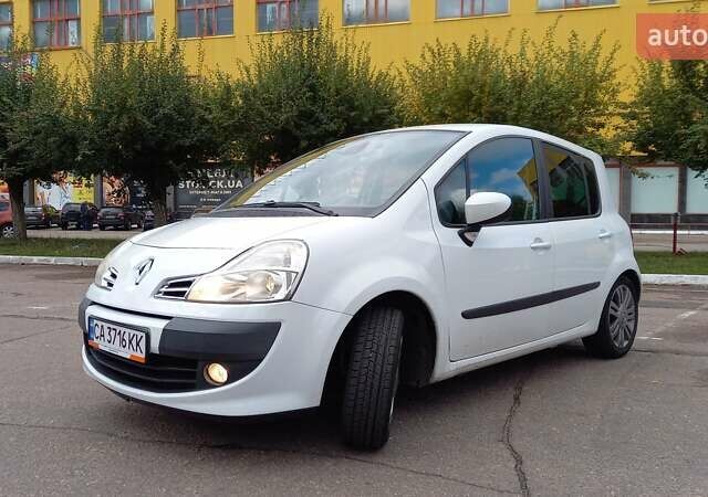 Белый Рено Модус, объемом двигателя 1.6 л и пробегом 162 тыс. км за 5999 $, фото 1 на Automoto.ua