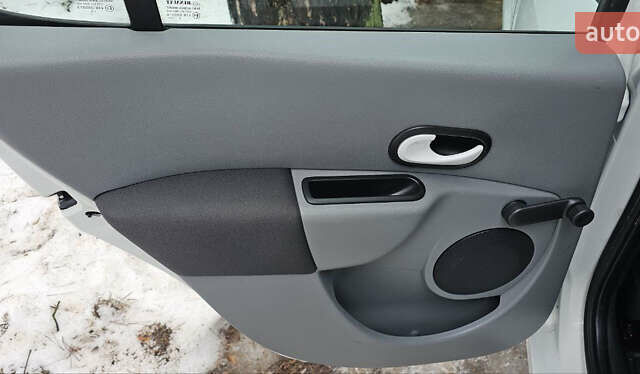 Белый Рено Модус, объемом двигателя 1.2 л и пробегом 128 тыс. км за 5250 $, фото 18 на Automoto.ua