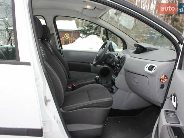 Белый Рено Модус, объемом двигателя 1.2 л и пробегом 127 тыс. км за 4990 $, фото 80 на Automoto.ua