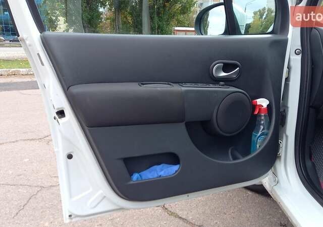 Белый Рено Модус, объемом двигателя 1.6 л и пробегом 162 тыс. км за 5999 $, фото 14 на Automoto.ua