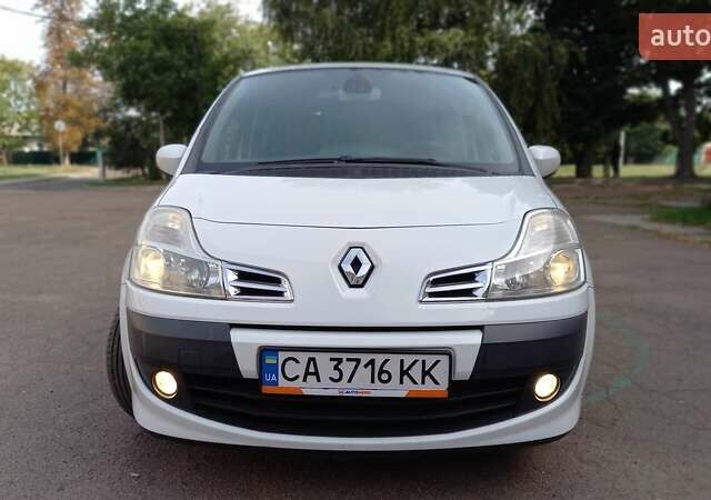 Белый Рено Модус, объемом двигателя 1.6 л и пробегом 162 тыс. км за 6999 $, фото 3 на Automoto.ua
