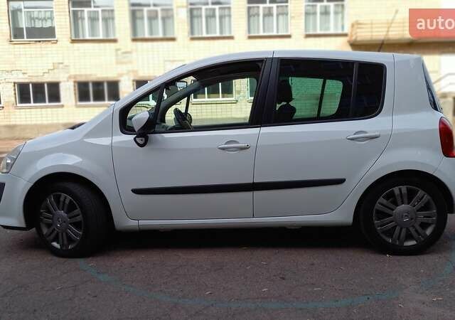 Белый Рено Модус, объемом двигателя 1.6 л и пробегом 162 тыс. км за 6999 $, фото 6 на Automoto.ua