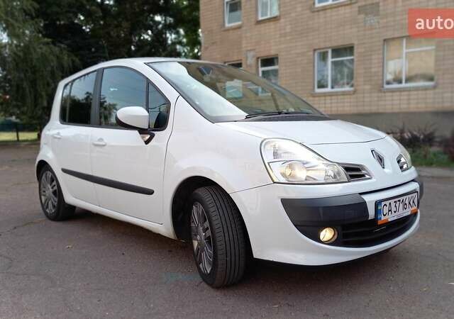 Белый Рено Модус, объемом двигателя 1.6 л и пробегом 162 тыс. км за 6999 $, фото 4 на Automoto.ua