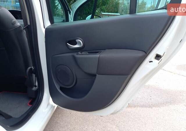 Белый Рено Модус, объемом двигателя 1.6 л и пробегом 162 тыс. км за 5999 $, фото 17 на Automoto.ua