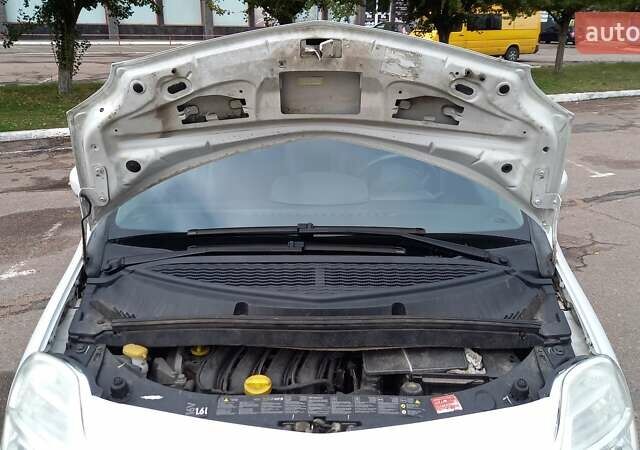 Белый Рено Модус, объемом двигателя 1.6 л и пробегом 162 тыс. км за 5999 $, фото 10 на Automoto.ua