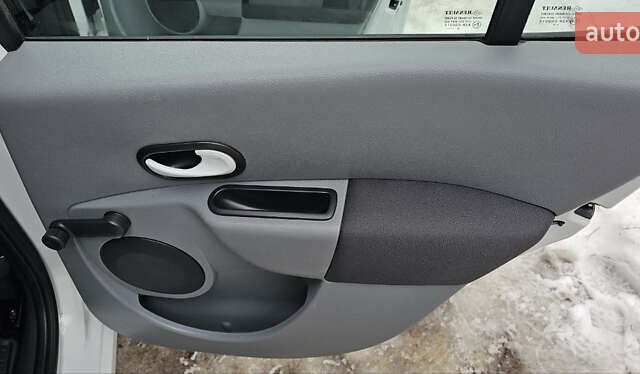 Белый Рено Модус, объемом двигателя 1.2 л и пробегом 128 тыс. км за 5250 $, фото 17 на Automoto.ua