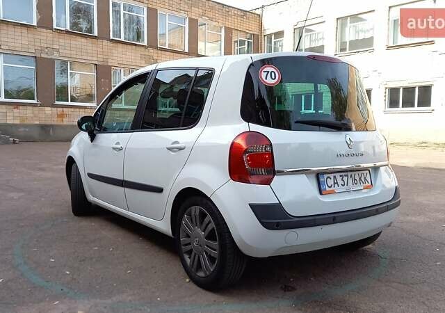 Белый Рено Модус, объемом двигателя 1.6 л и пробегом 162 тыс. км за 6999 $, фото 8 на Automoto.ua