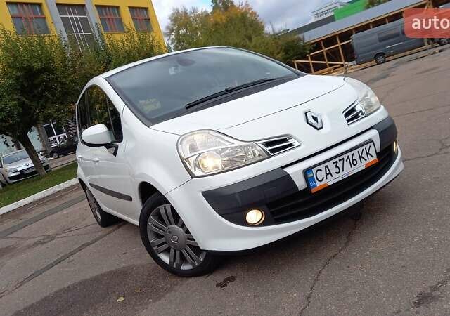 Белый Рено Модус, объемом двигателя 1.6 л и пробегом 162 тыс. км за 5999 $, фото 2 на Automoto.ua