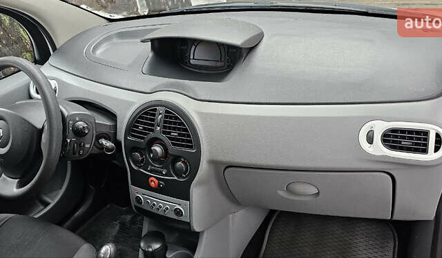 Белый Рено Модус, объемом двигателя 1.2 л и пробегом 128 тыс. км за 5250 $, фото 15 на Automoto.ua