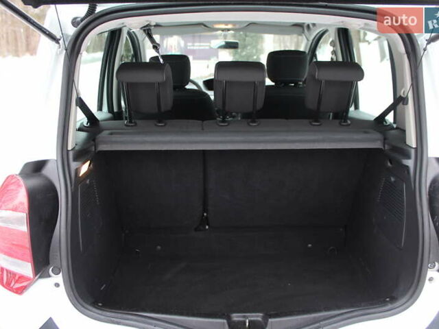 Белый Рено Модус, объемом двигателя 1.2 л и пробегом 127 тыс. км за 4990 $, фото 90 на Automoto.ua