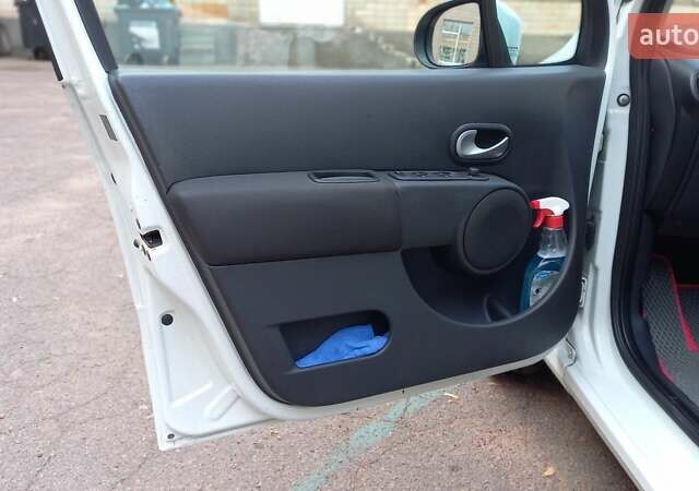 Белый Рено Модус, объемом двигателя 1.6 л и пробегом 162 тыс. км за 6999 $, фото 13 на Automoto.ua