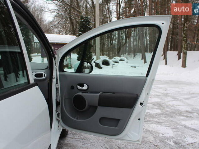 Белый Рено Модус, объемом двигателя 1.2 л и пробегом 127 тыс. км за 4990 $, фото 86 на Automoto.ua