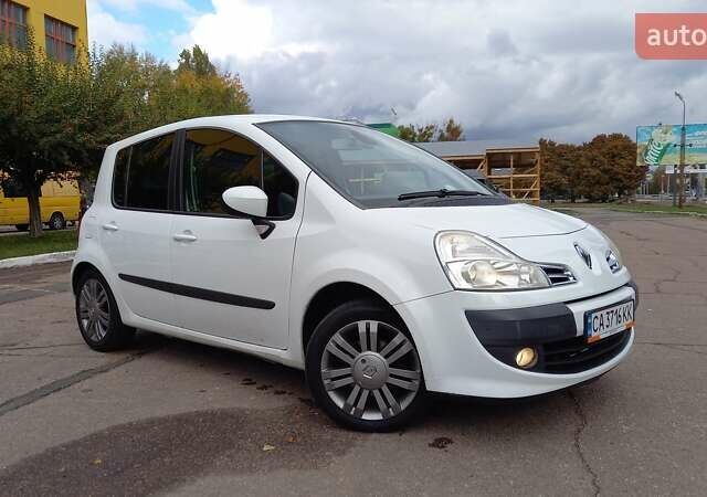 Белый Рено Модус, объемом двигателя 1.6 л и пробегом 162 тыс. км за 5999 $, фото 6 на Automoto.ua