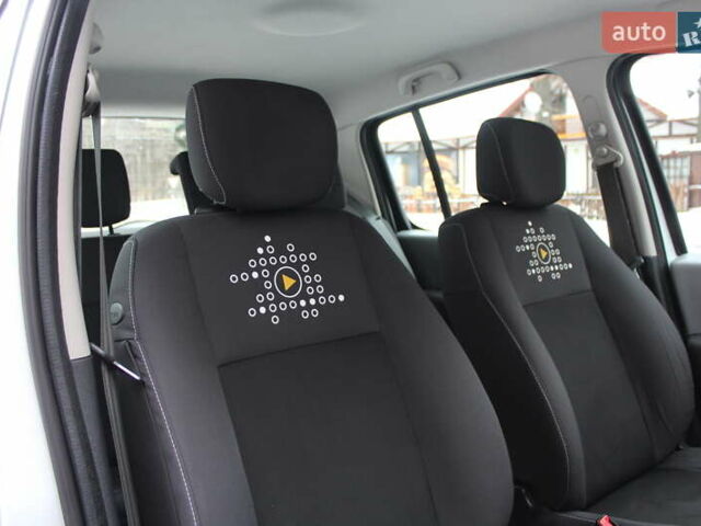 Белый Рено Модус, объемом двигателя 1.2 л и пробегом 127 тыс. км за 4990 $, фото 84 на Automoto.ua