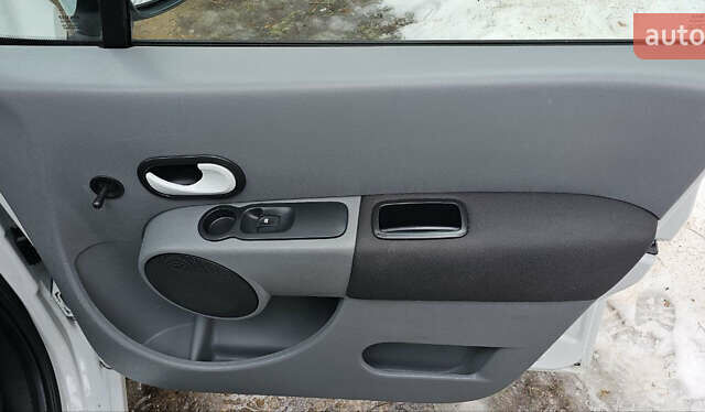 Белый Рено Модус, объемом двигателя 1.2 л и пробегом 128 тыс. км за 5250 $, фото 14 на Automoto.ua