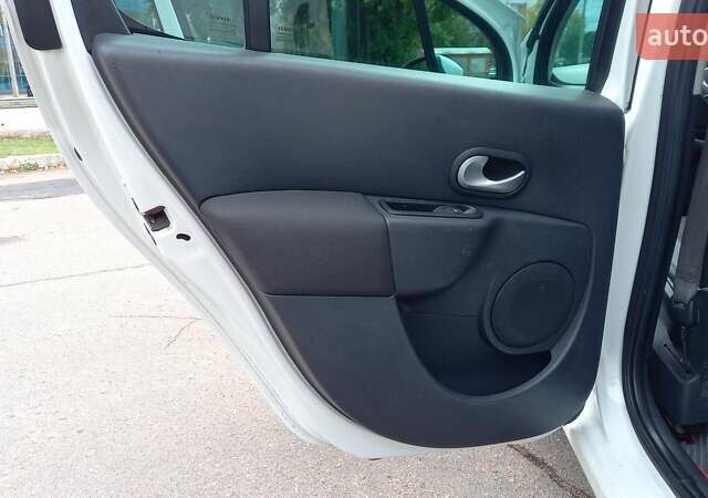 Белый Рено Модус, объемом двигателя 1.6 л и пробегом 162 тыс. км за 5999 $, фото 15 на Automoto.ua