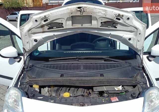 Белый Рено Модус, объемом двигателя 1.6 л и пробегом 162 тыс. км за 6999 $, фото 17 на Automoto.ua