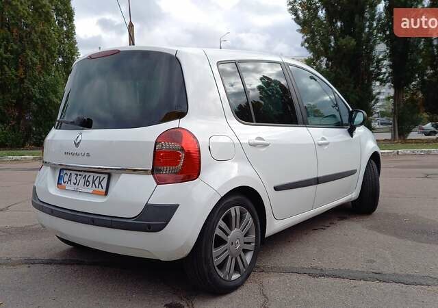 Белый Рено Модус, объемом двигателя 1.6 л и пробегом 162 тыс. км за 5999 $, фото 7 на Automoto.ua