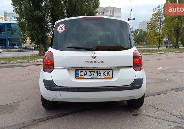 Белый Рено Модус, объемом двигателя 1.6 л и пробегом 162 тыс. км за 5999 $, фото 31 на Automoto.ua
