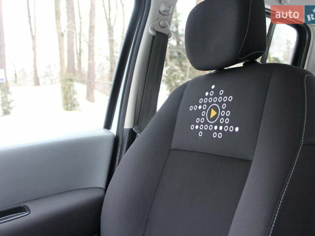 Белый Рено Модус, объемом двигателя 1.2 л и пробегом 127 тыс. км за 4990 $, фото 65 на Automoto.ua