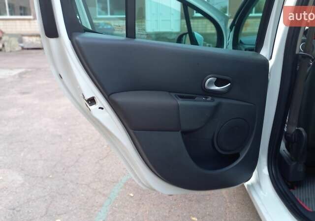 Белый Рено Модус, объемом двигателя 1.6 л и пробегом 162 тыс. км за 6999 $, фото 14 на Automoto.ua