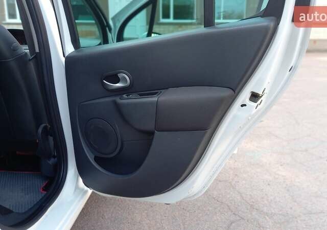 Белый Рено Модус, объемом двигателя 1.6 л и пробегом 162 тыс. км за 6999 $, фото 16 на Automoto.ua